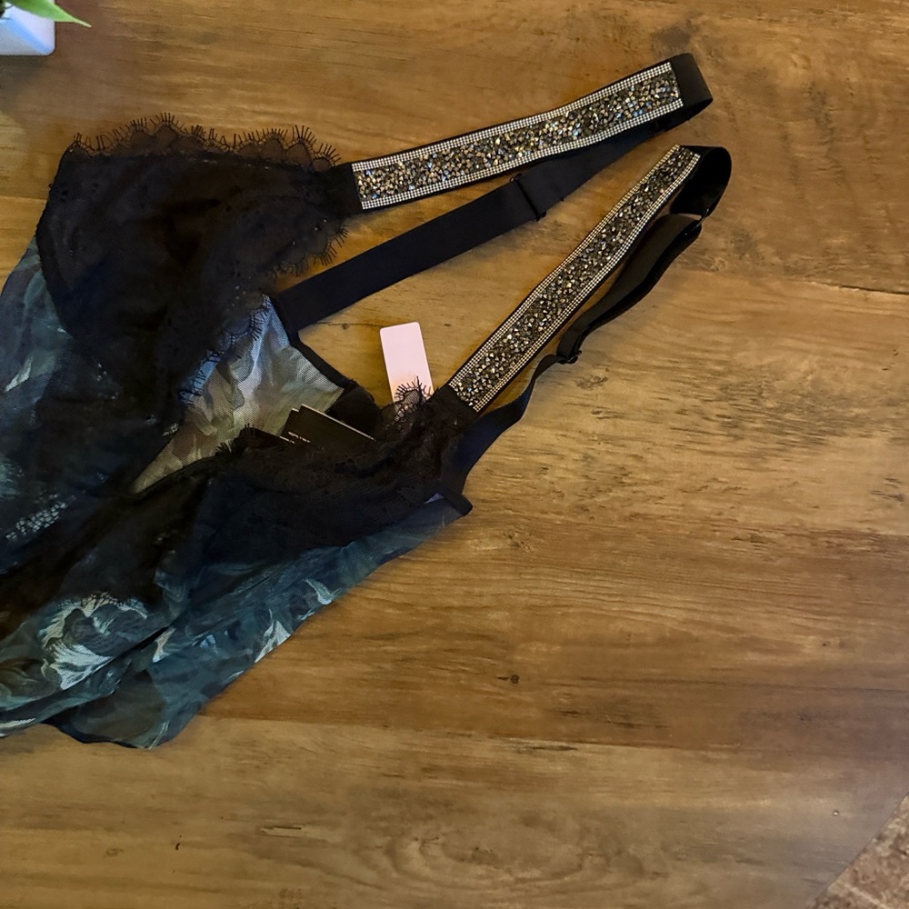 Victoria's Secret Very Sexy Shine Black Green Lace Bodysuit M New - Picture 4 of 12